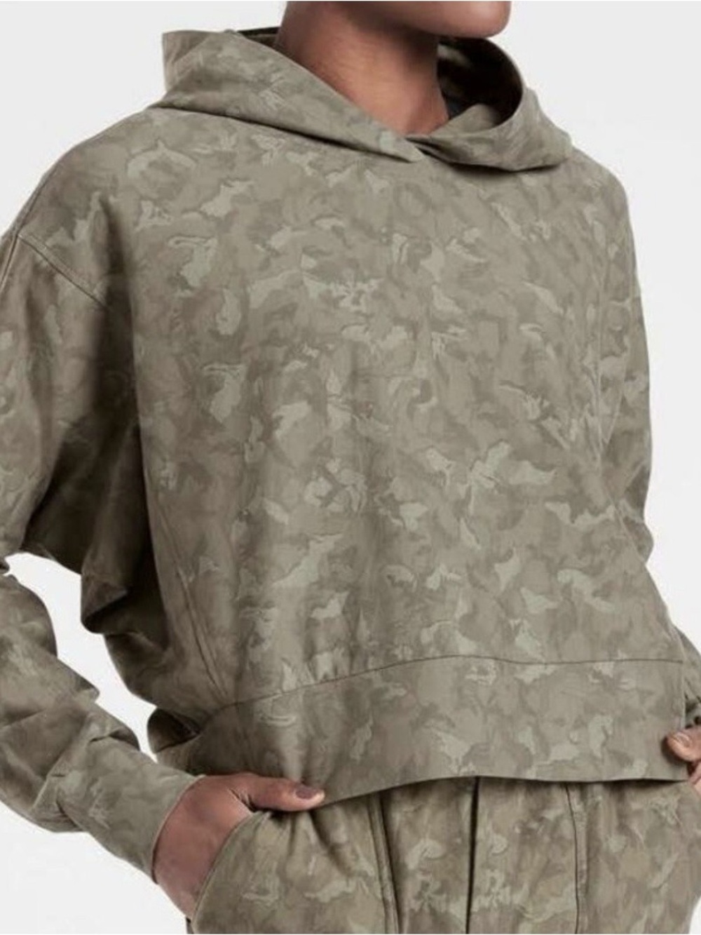 Athleta Farallon Olive Green Camo Cropped Hoodie Pullover Sweatshirt Size Large